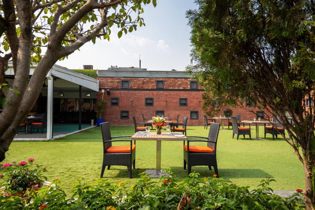 Dhaka Regency Hotel & Resort Экстерьер фото
